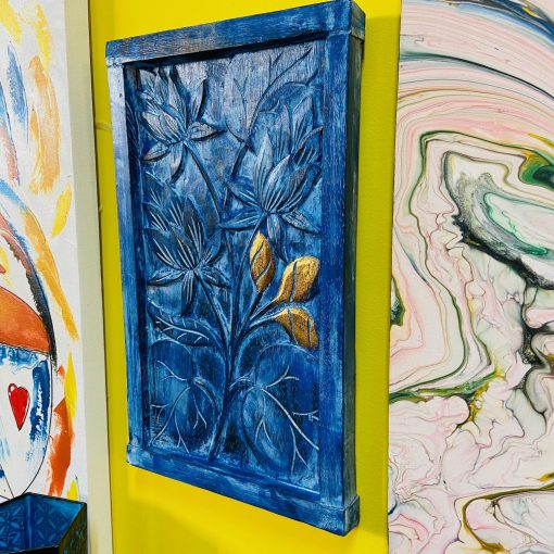 Quadro legno massello blu ed oro fiori in rilievo - immagine 3